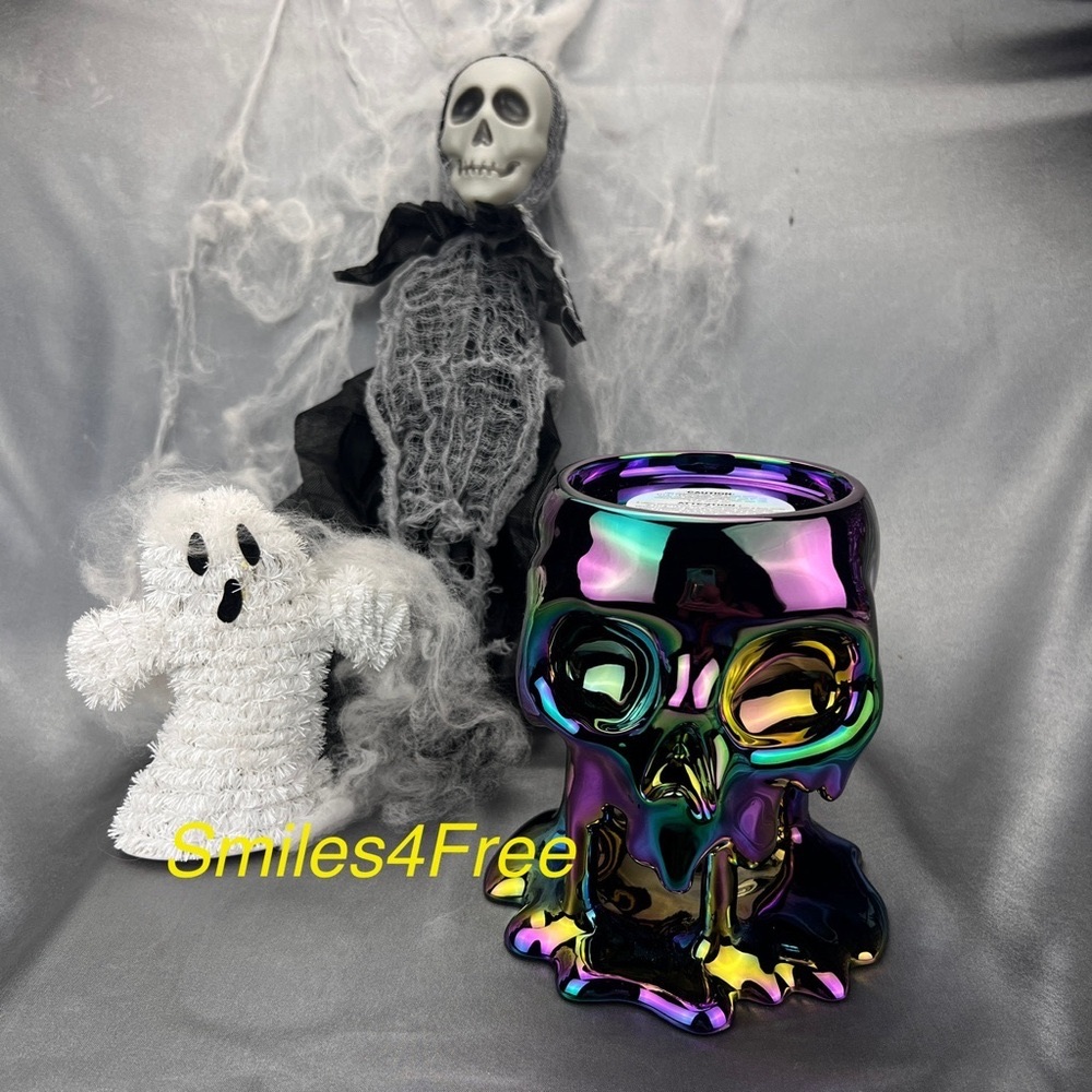 Bath & Body Works HALLOWEEN 2025 Iridescent Dripping Skull‎ 3 Wick Candle Holder